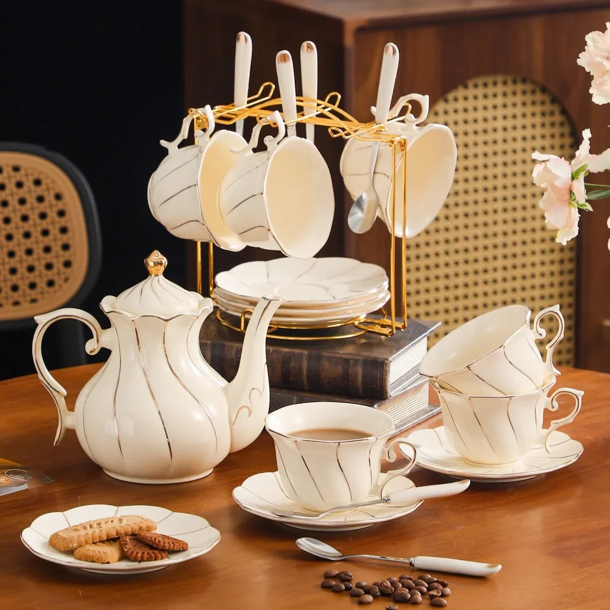 Ensemble De 19 Pièces En Porcelaine Dorée