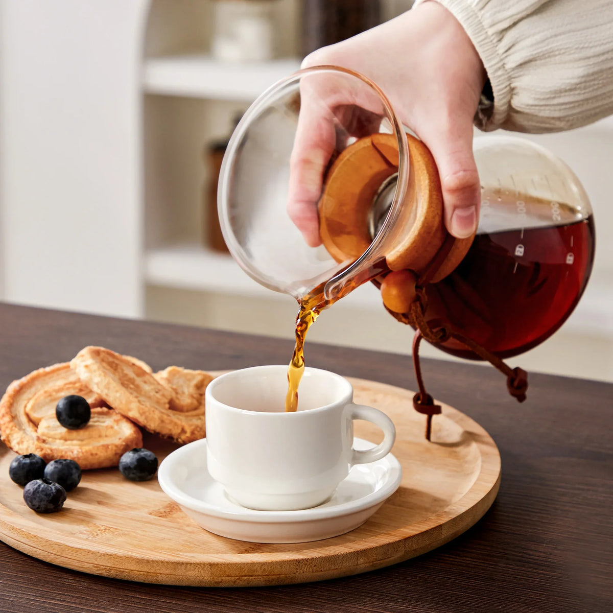 Ensemble De Tasses En Porcelaine Avec Soucoupes Et Support Métal Image