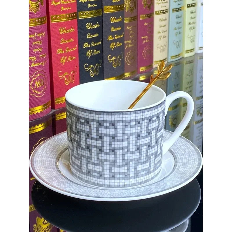 Ensemble Tasse à Café en Porcelaine Fine avec Cuillère