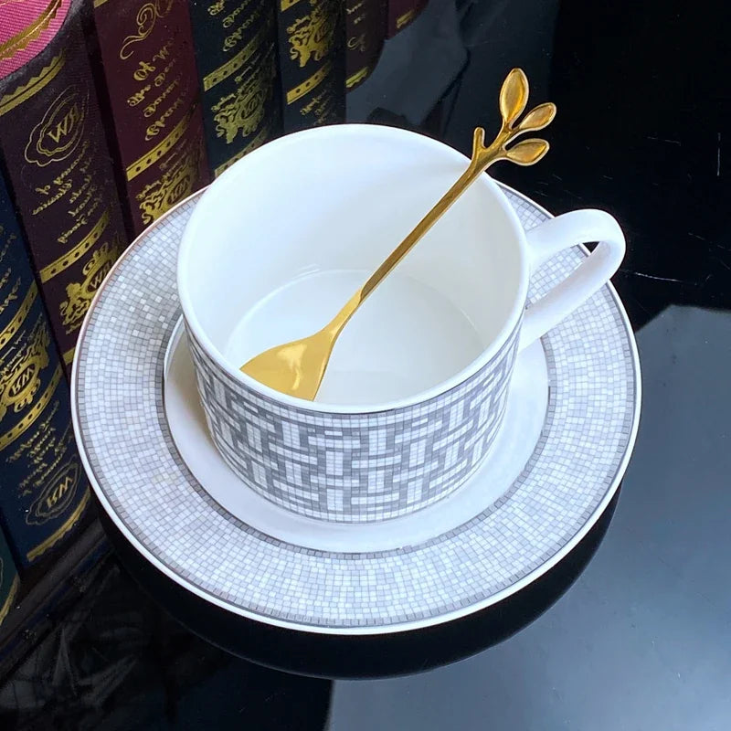 Ensemble Tasse à Café en Porcelaine Fine avec Cuillère