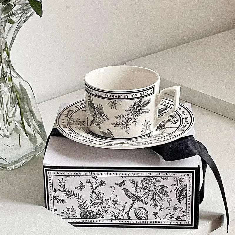 Ensemble Tasse À Café Rétro En Porcelaine Avec Soucoupe