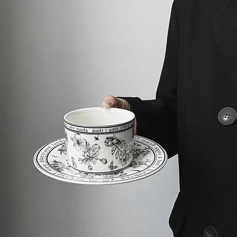 Ensemble Tasse À Café Rétro En Porcelaine Avec Soucoupe