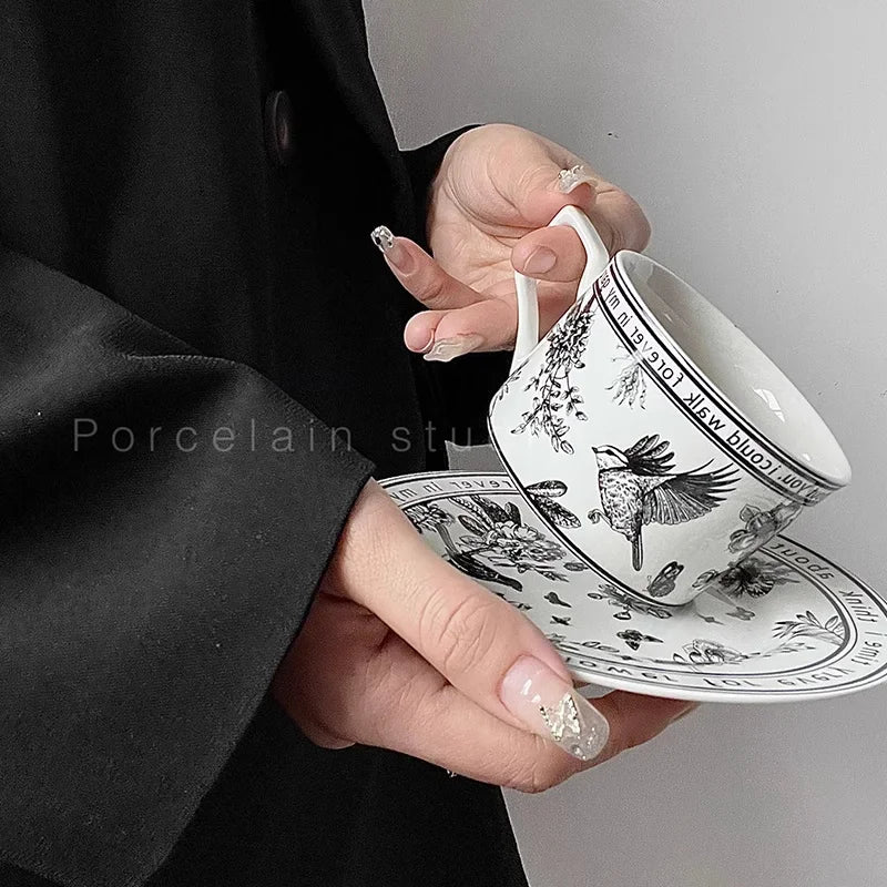 Ensemble Tasse À Café Rétro En Porcelaine Avec Soucoupe