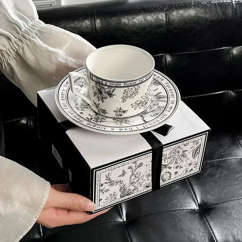 Ensemble Tasse À Café Rétro En Porcelaine Avec Soucoupe