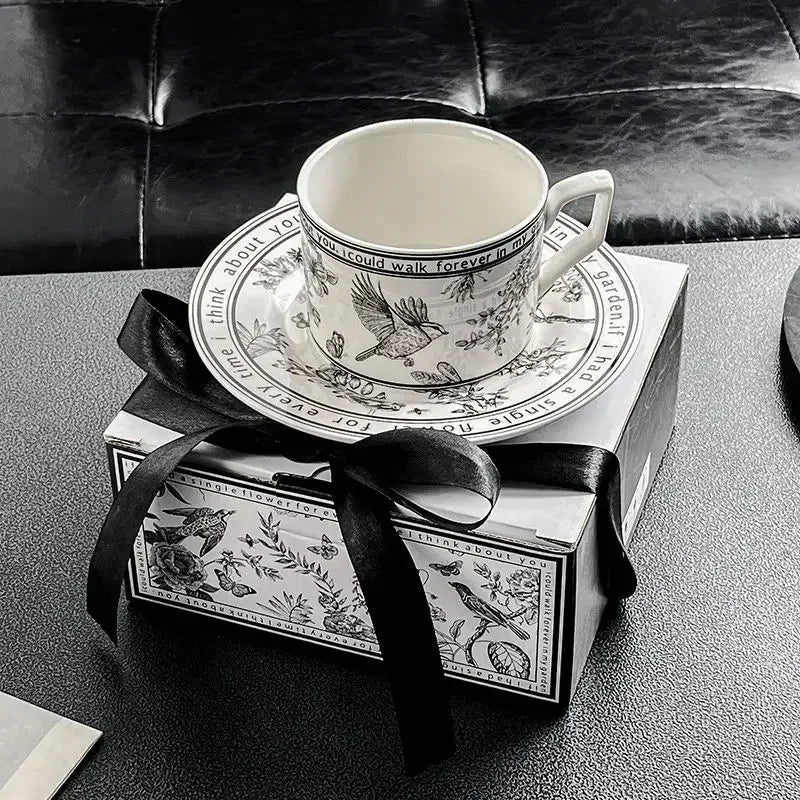 Ensemble Tasse À Café Rétro En Porcelaine Avec Soucoupe