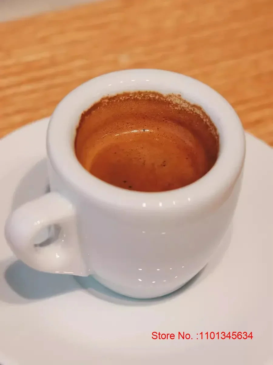 Ensemble Tasse Et Soucoupe À Expresso En Porcelaine Image