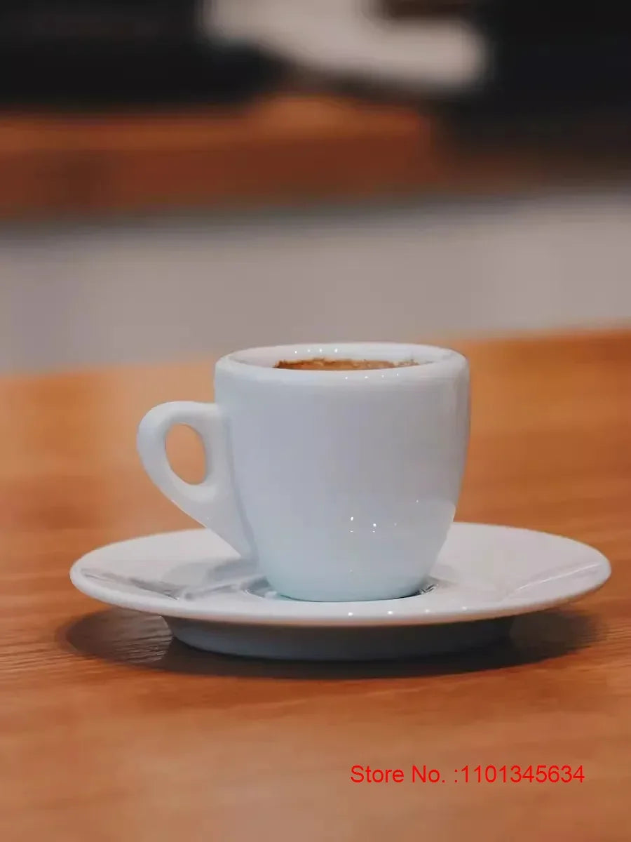 Ensemble Tasse Et Soucoupe À Expresso En Porcelaine Image
