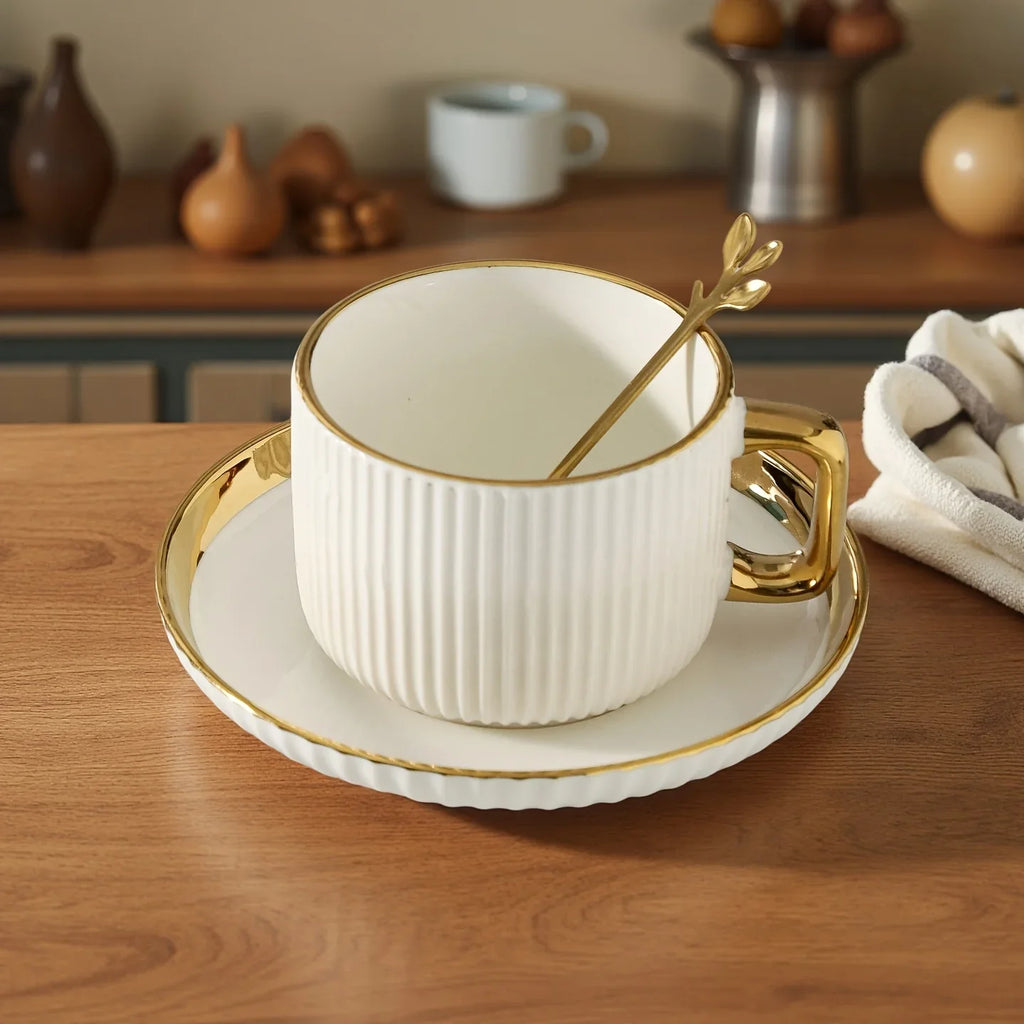 Ensemble Tasse Et Soucoupe En Céramique Dorée 300 Ml