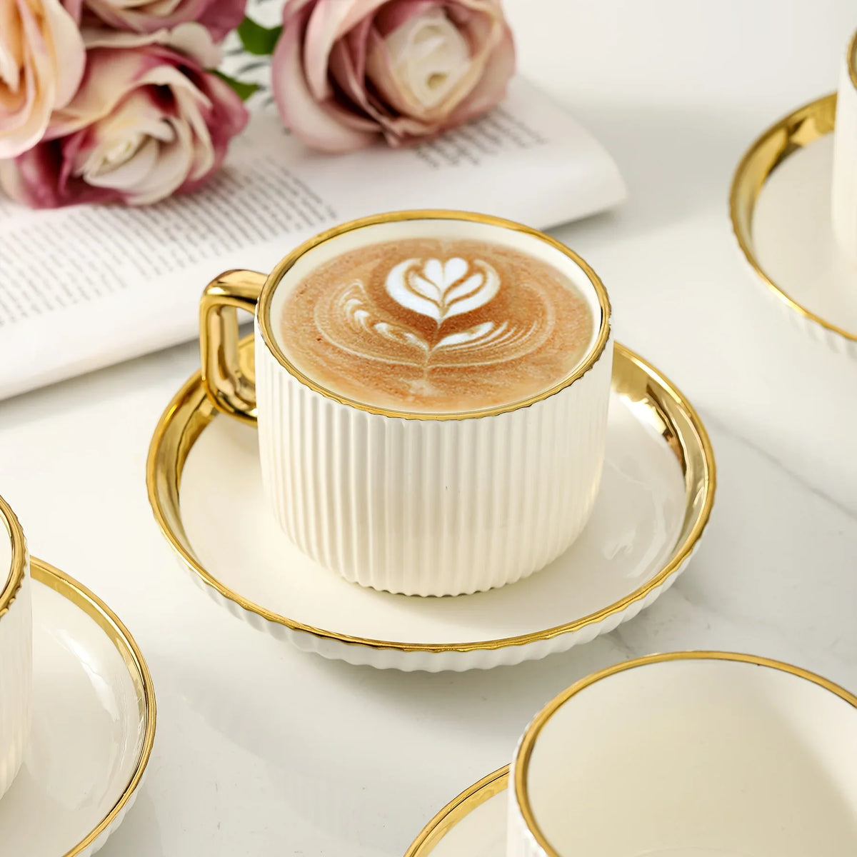 Ensemble Tasse Et Soucoupe En Céramique Dorée 300 Ml