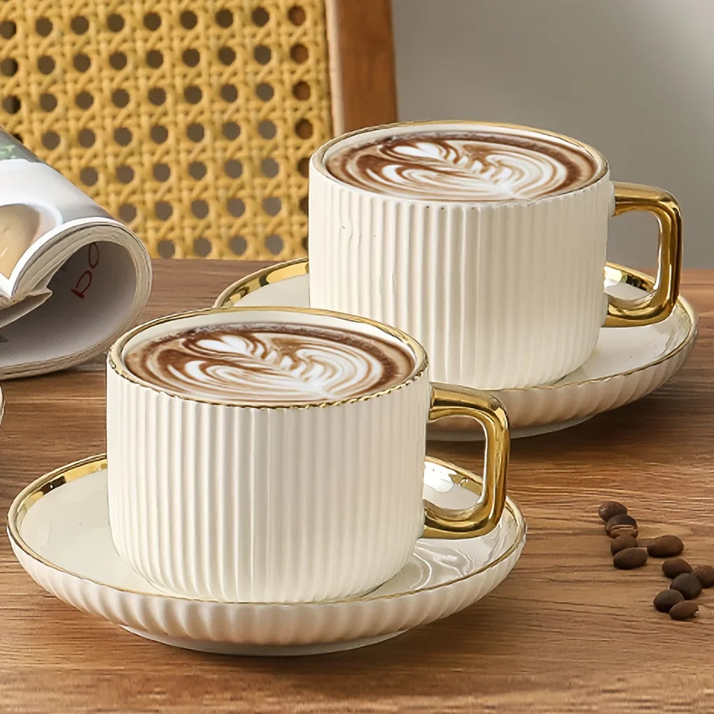 Ensemble Tasse Et Soucoupe En Céramique Dorée 300 Ml Image