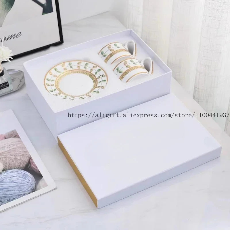Ensemble Tasse Et Soucoupe En Porcelaine Classique