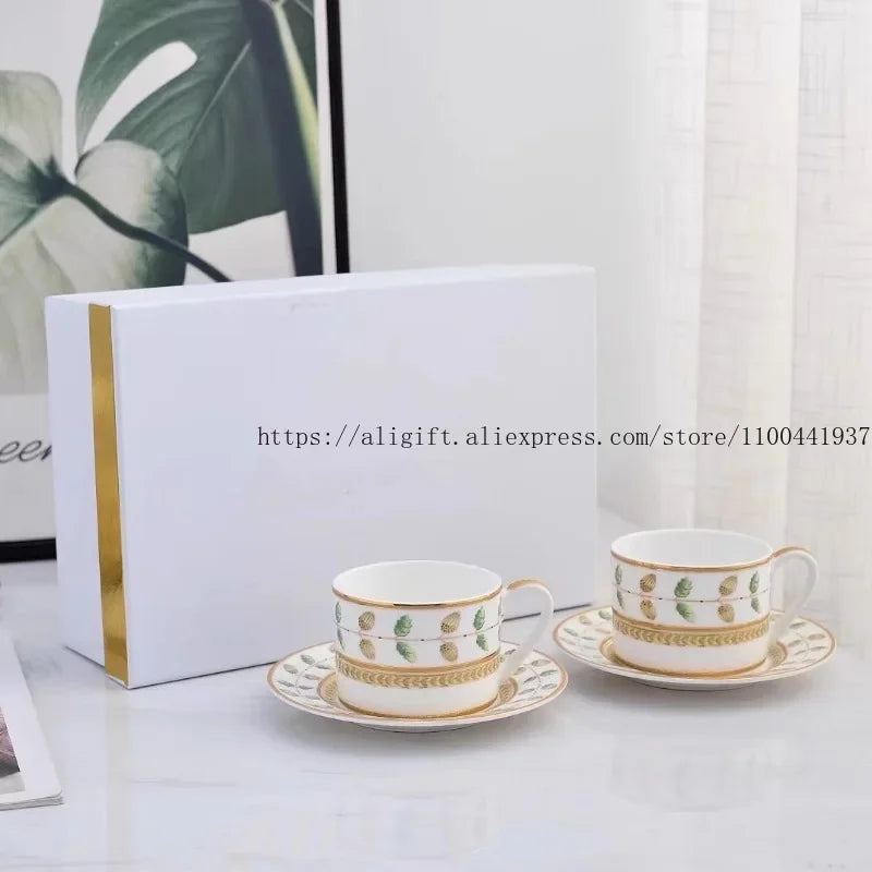 Ensemble Tasse Et Soucoupe En Porcelaine Classique