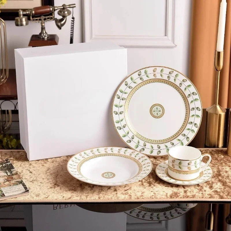 Ensemble Tasse Et Soucoupe En Porcelaine Classique Image