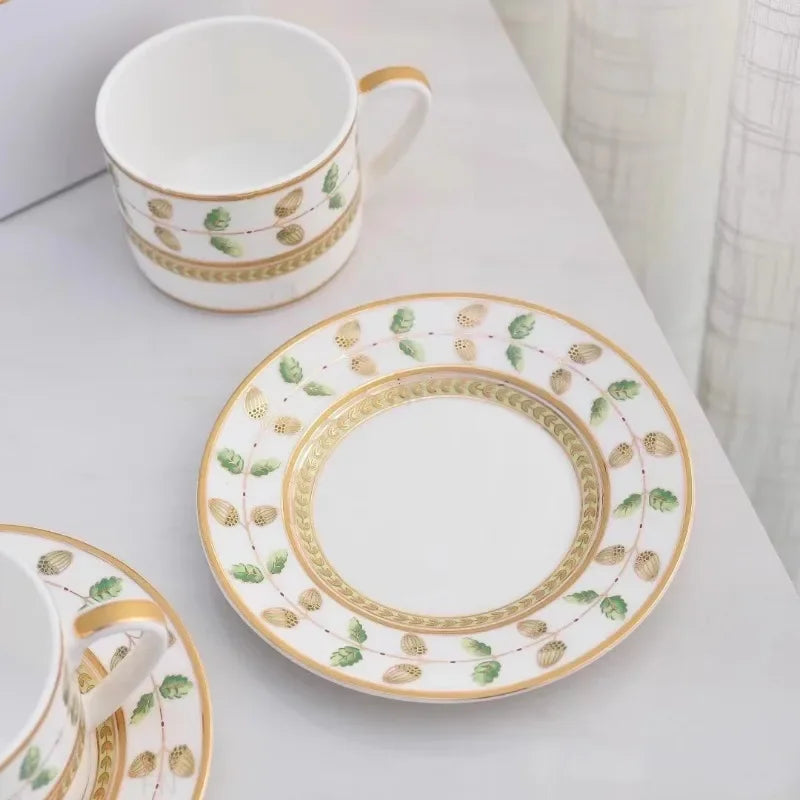 Ensemble Tasse Et Soucoupe En Porcelaine Classique