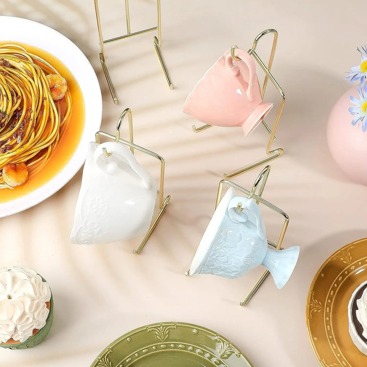 Présentoir De Tasses Et Soucoupes En Métal Vintage Image