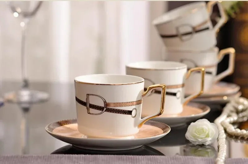 Service À Thé En Porcelaine Avec Tasse Et Soucoupe