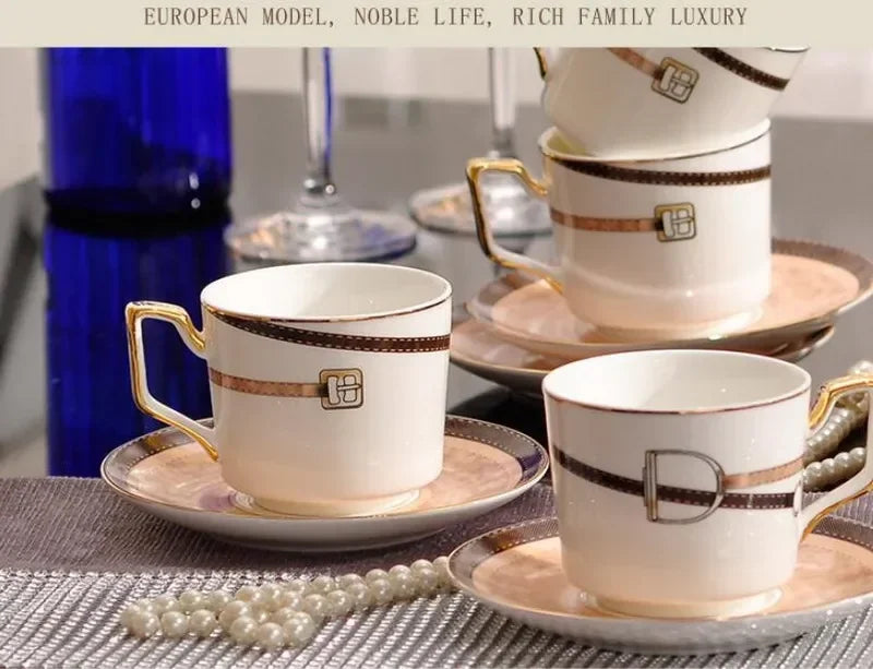Service À Thé En Porcelaine Avec Tasse Et Soucoupe