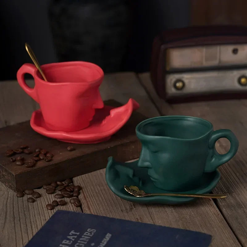 Tasse En Porcelaine Avec Soucoupe Et Cuillère