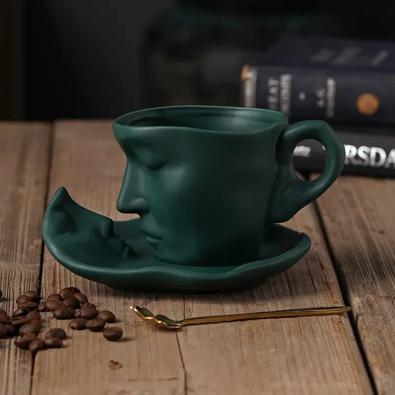 Tasse En Porcelaine Avec Soucoupe Et Cuillère