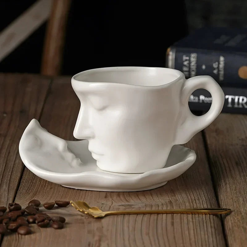 Tasse En Porcelaine Avec Soucoupe Et Cuillère