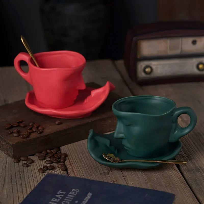 Tasse En Porcelaine Avec Soucoupe Et Cuillère