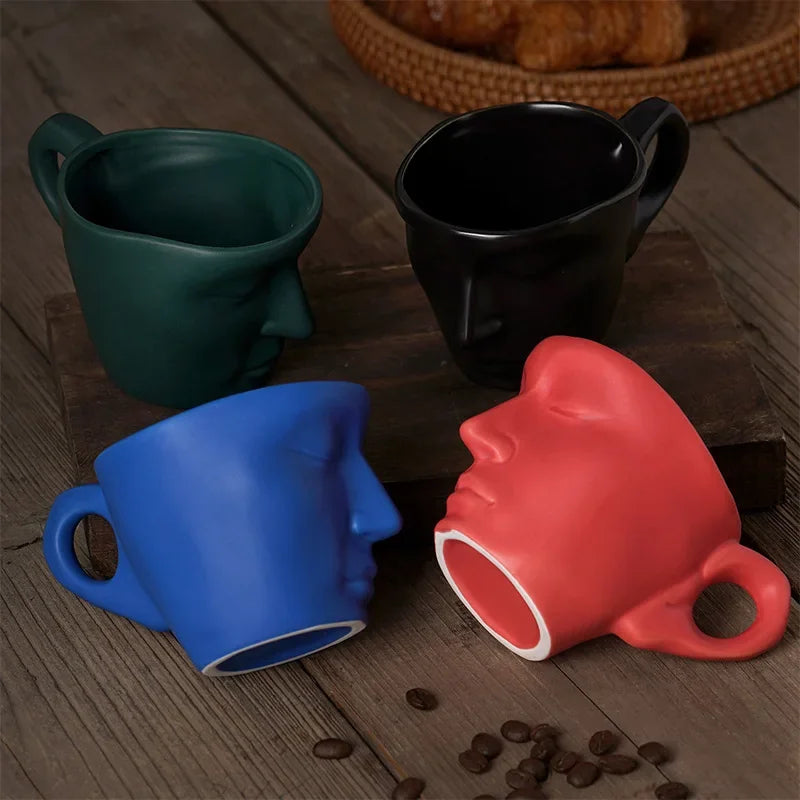 Tasse En Porcelaine Avec Soucoupe Et Cuillère
