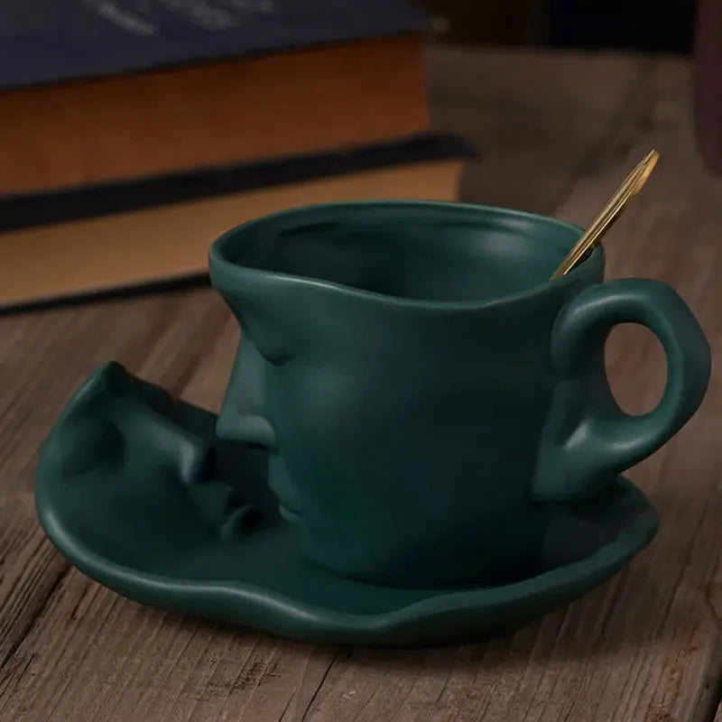 Tasse En Porcelaine Avec Soucoupe Et Cuillère